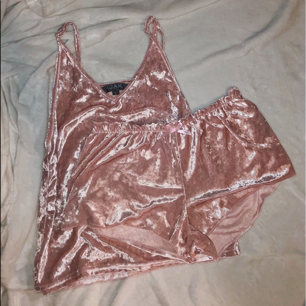 Von Maur  2 Piece PJ Set Pink Velvet